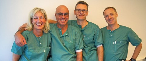 4 smilende ansatte ved aleris urologisk senter oslo. foto.