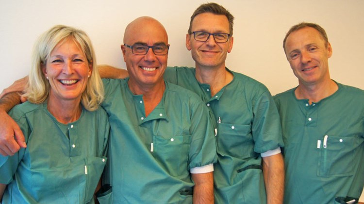 4 smilende ansatte ved aleris urologisk senter oslo. foto.